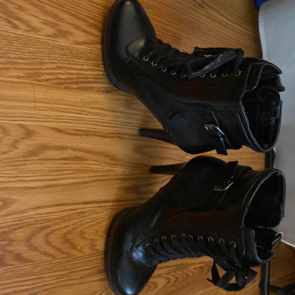 Nine West high heeled black boot